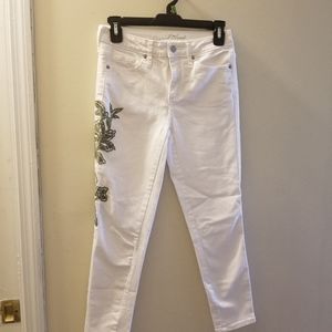 White Jean Pants With Green Embroidery